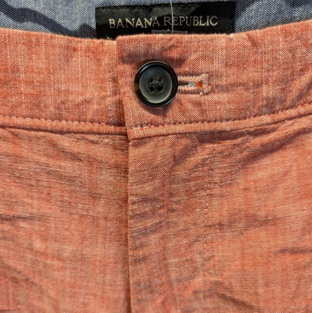 Banana Republic Men's Shorts Red Chambray 9 Inch Cotton Size 36 NWT